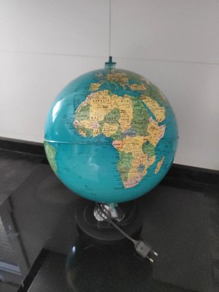 Globo terráqueo iluminado