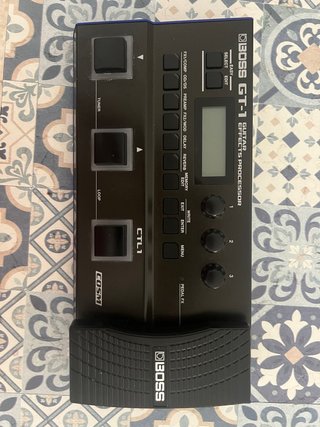 Pedal multiefectos guitarra BOSS GT-1 con 5 usos