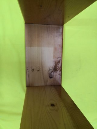 Estantería de madera con 2 baldas