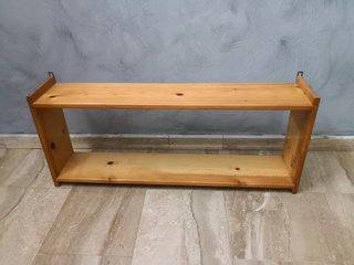 Estantería de madera con 2 baldas