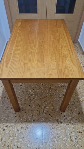 Mesa y sillas