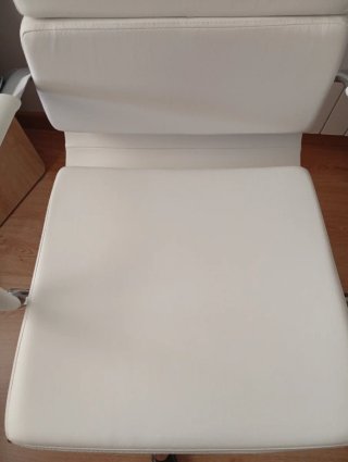 Silla de oficina blanca