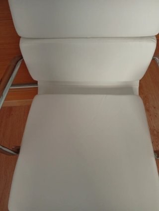 Silla de oficina blanca