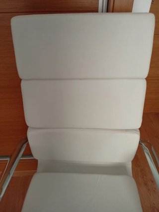 Silla de oficina blanca