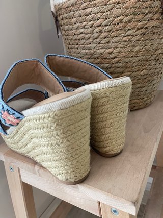 Cuñas de esparto con flores talla 39