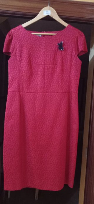 Conjunto de chaqueta y vestido rojo