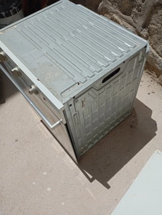 Horno Indesit 60cm. A re acondicionar.