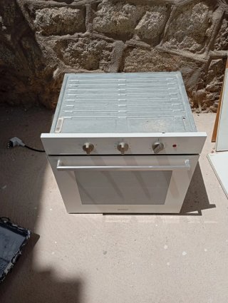 Horno Indesit 60cm. A re acondicionar.