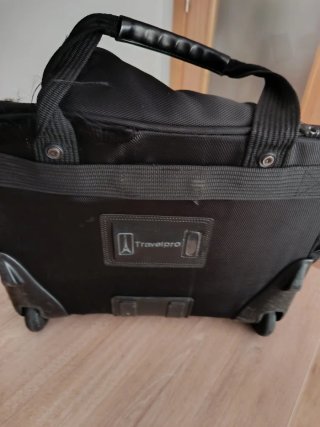 Equipaje de mano tipo trolley.