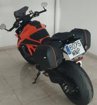 KTM 1390 Super Duke R Naranja/Negra