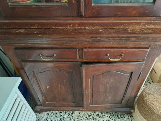Credenza con vetrina in legno e vetro
