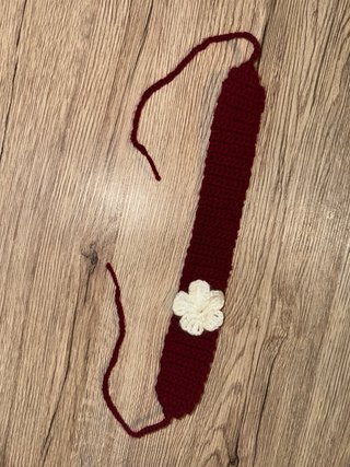 Fascia uncinetto fatta a mano fiore bianco