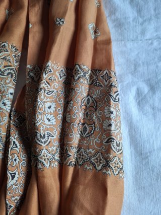 Foulard arancione con fantasia