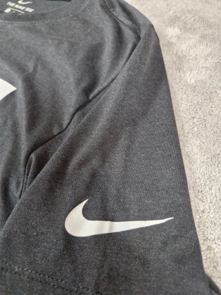 Camiseta Nike negra dri-fit