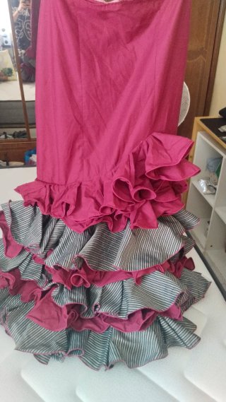 Falda flamenca volantes gris y rosa
