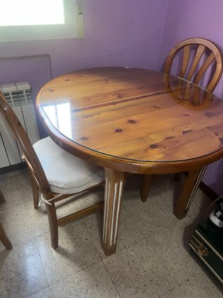 Mesa de comedor con 4 sillas