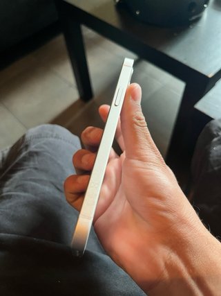 iPhone 12 blanco en buen estado 81% de bateria