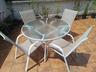 URGE!!! Mesa redonda cristal y 4 sillas