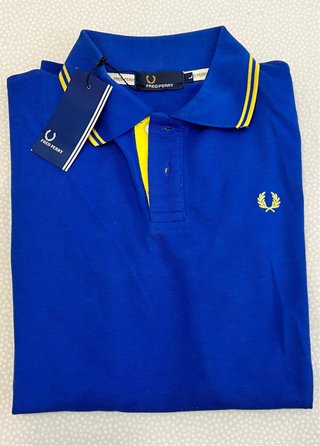 Polo Fred Perry azul y amarillo