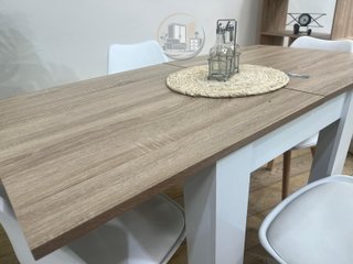 MESA EXTENSIBLE CON 4 SILLAS