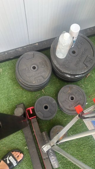 Rack de gimnasio con polea y banco