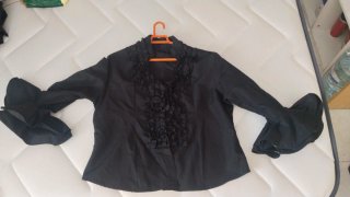 Camisa flamenca negra con volantes