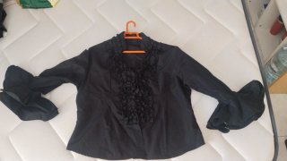 Camisa flamenca negra con volantes
