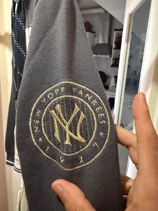 Sudadera Oficial Yankees Azul, blanco y gris lo