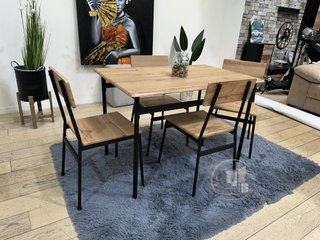 MESA CON 4 SILLAS