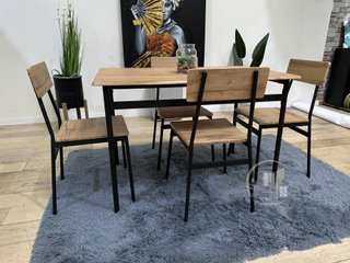 MESA CON 4 SILLAS