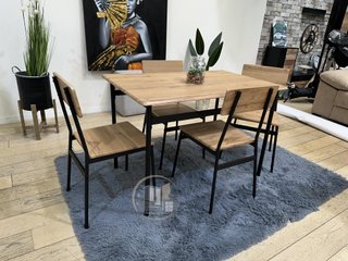 MESA CON 4 SILLAS