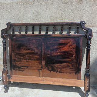Mesa de madera antigua