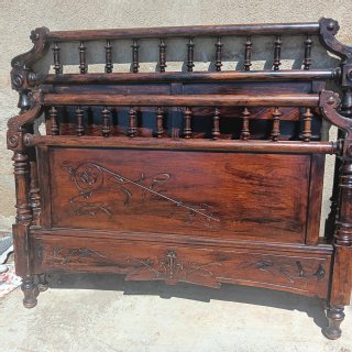 Mesa de madera antigua