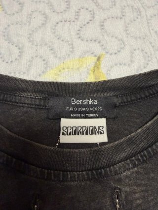 Camiseta Bershka Scorpions Talla S