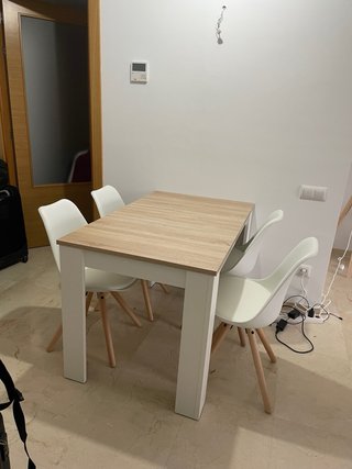 Mesa comedor extensible + 4 sillas