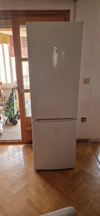Nevera combi con congelador Balay.