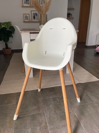 Trona blanca para bebé