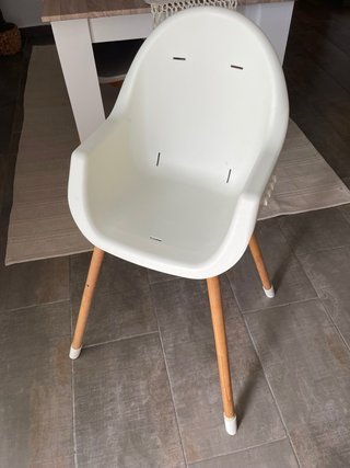 Trona blanca para bebé