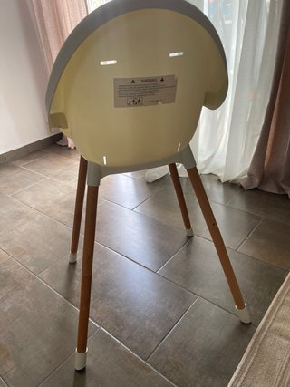 Trona blanca para bebé