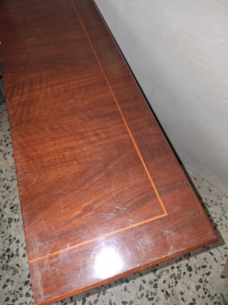 Estantería de madera marrón