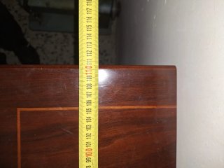 Estantería de madera marrón