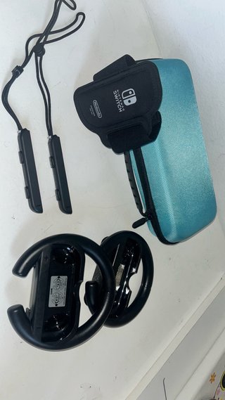 Nintendo Switch + Accesorios + 2 Juegos