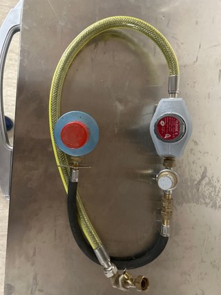 Regulador y manguera gas cocina