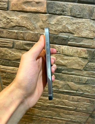 iPhone 16 pro Plata/Blanco
