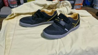 Zapatillas Geox Negras y Amarillas Talla 39