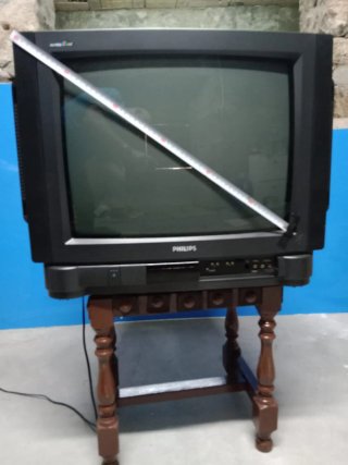 Televisor Philips Negro pantalla sobre 50cm