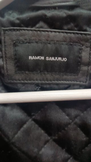 Chaqueta de piel con capucha