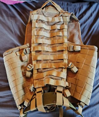 Chaleco Táctico MB10.008 Coyote + Porta Cargadores