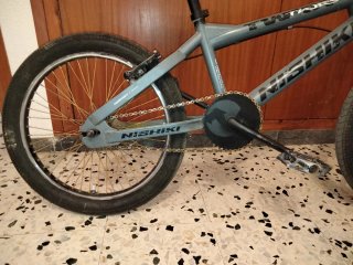 Bicicleta BMX Nishiki Gris