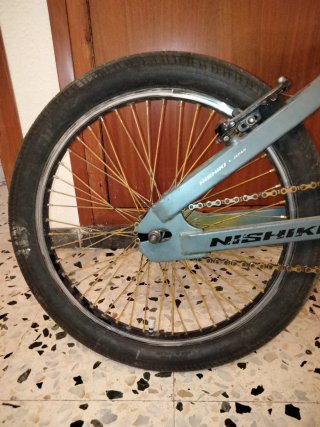 Bicicleta BMX Nishiki Gris